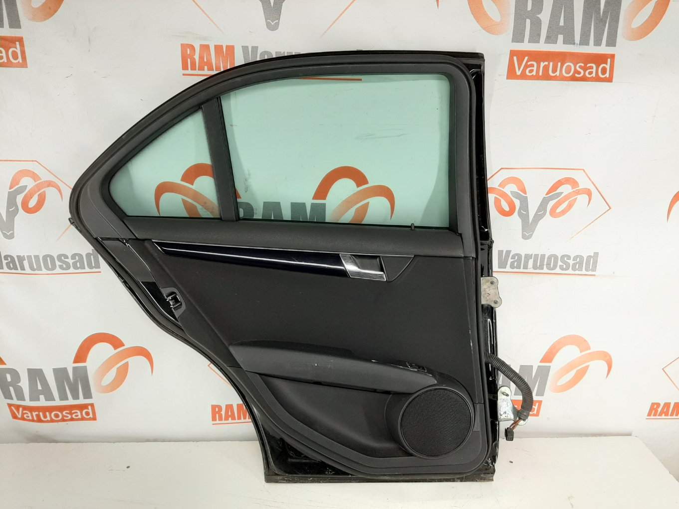 Mercedes C-Class W204  2007–2014 tagauks / rear doors - pilt 4