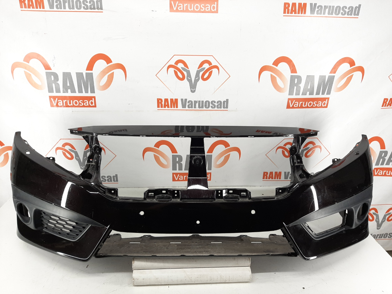 Honda Civic sedan 2017- esistange / front bumper