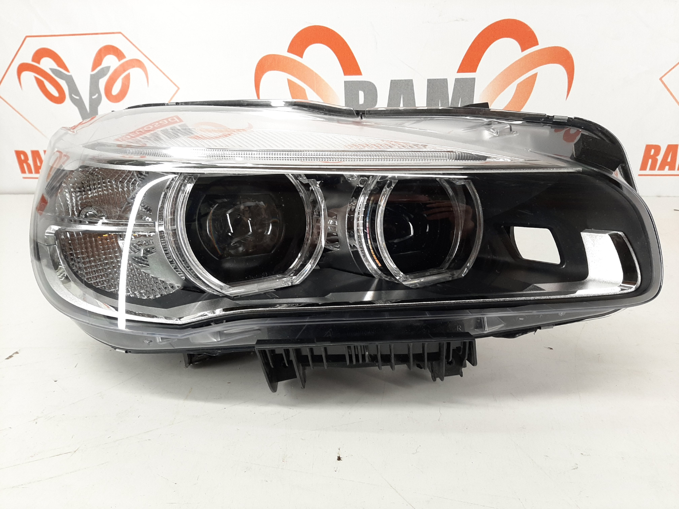 BMW 2 F45 2014- esituli / headlight