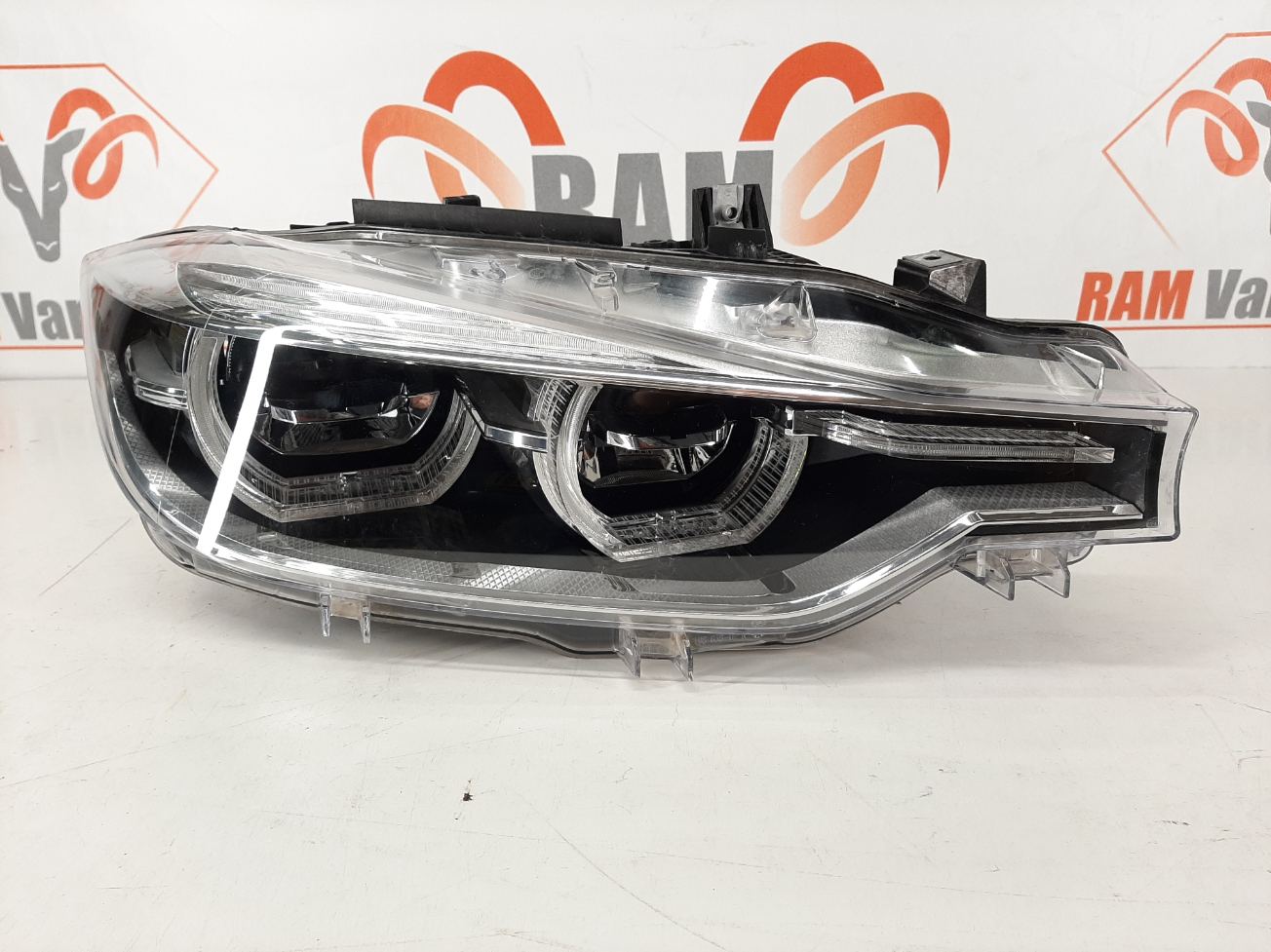 BMW 3 F30 FL 2015-2019 esituli / headlight