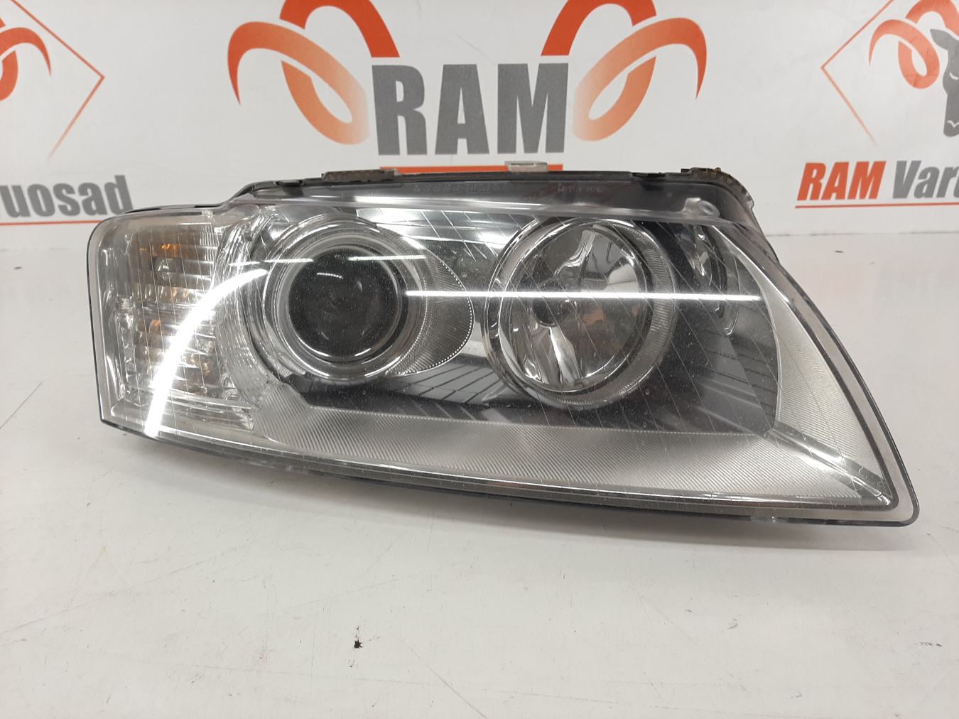 Audi A8 D3 FL 2007-2009 esituli / headlight