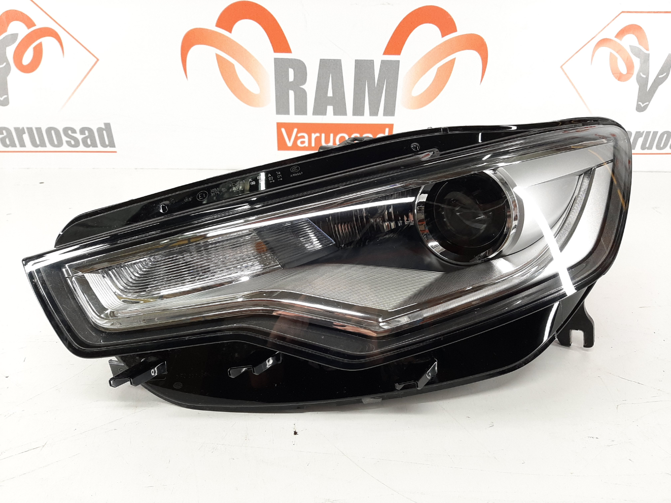 Audi A6 C7 2011-2015 esituli / headlight