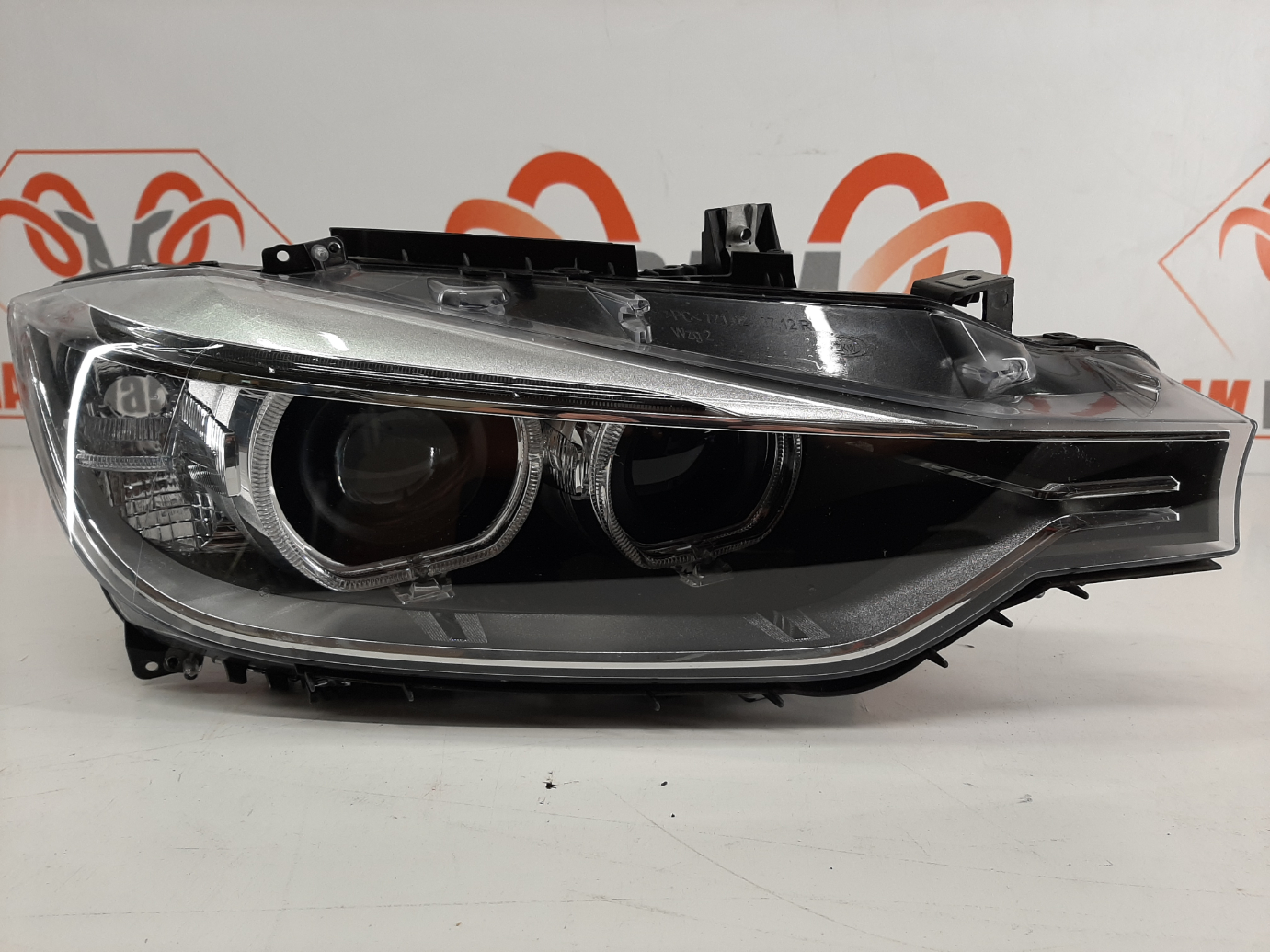 BMW F30 esituli / headlight