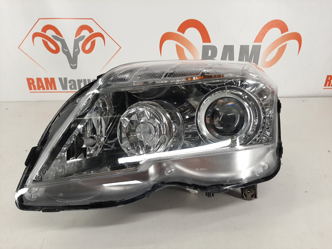 Mercedes GLK W204 2009-2012 esituli / headlight