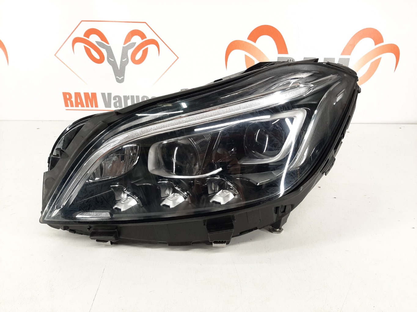 Mercedes CLS W218 FL 2014-2018 esituli / headlight