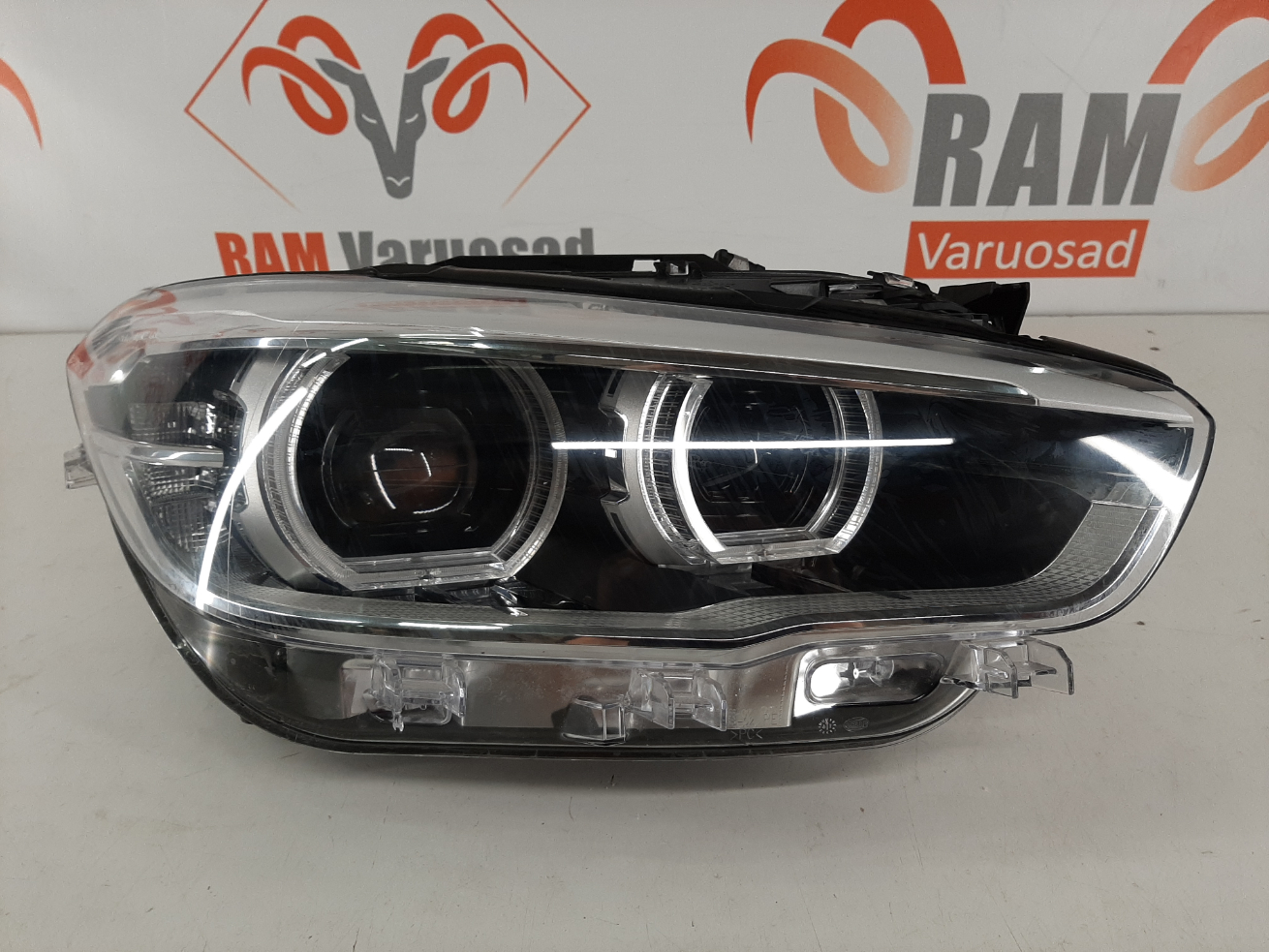 BMW 1 Series F20 FL 2015-2019 esituli / headlight