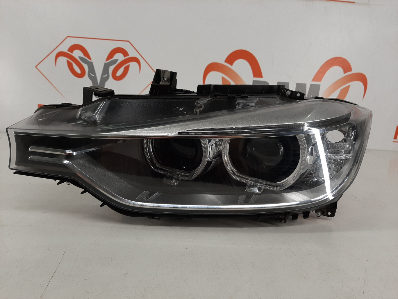 BMW F30 esituli / headlight