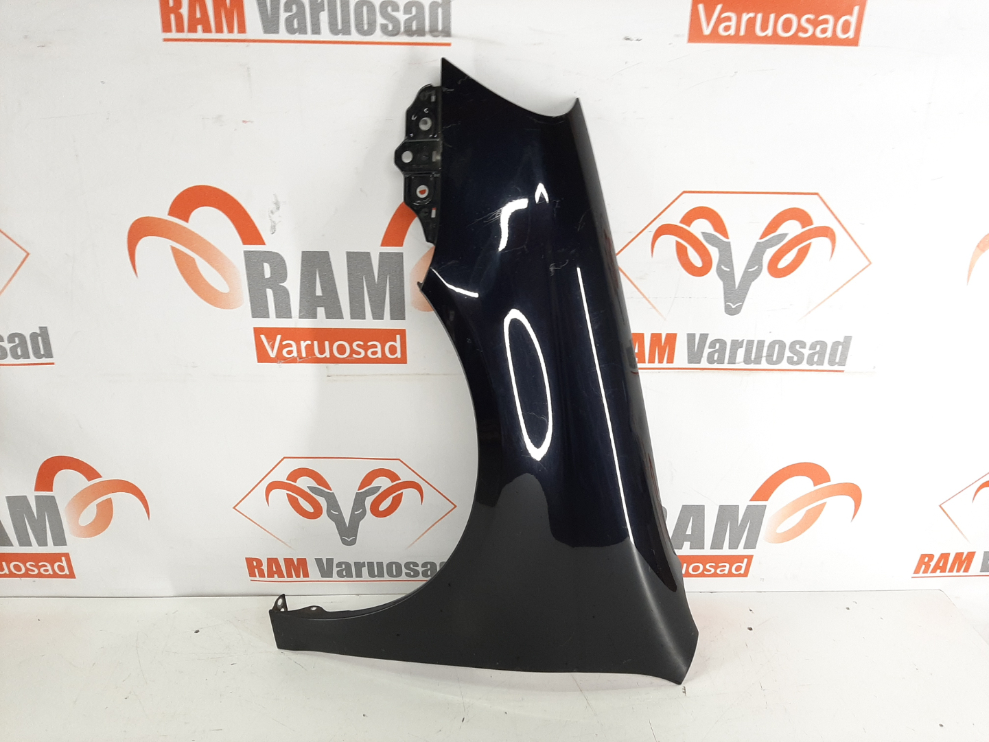 VW Golf V 2006-2009 esitiib / front fender