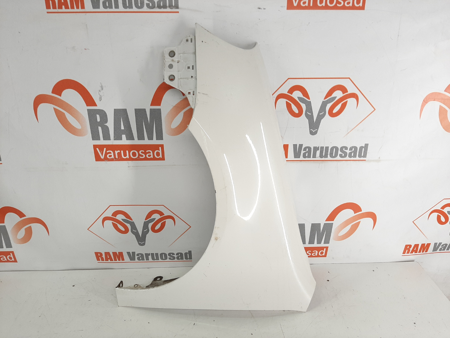 VW Golf V 2006-2009 esitiib / front fender