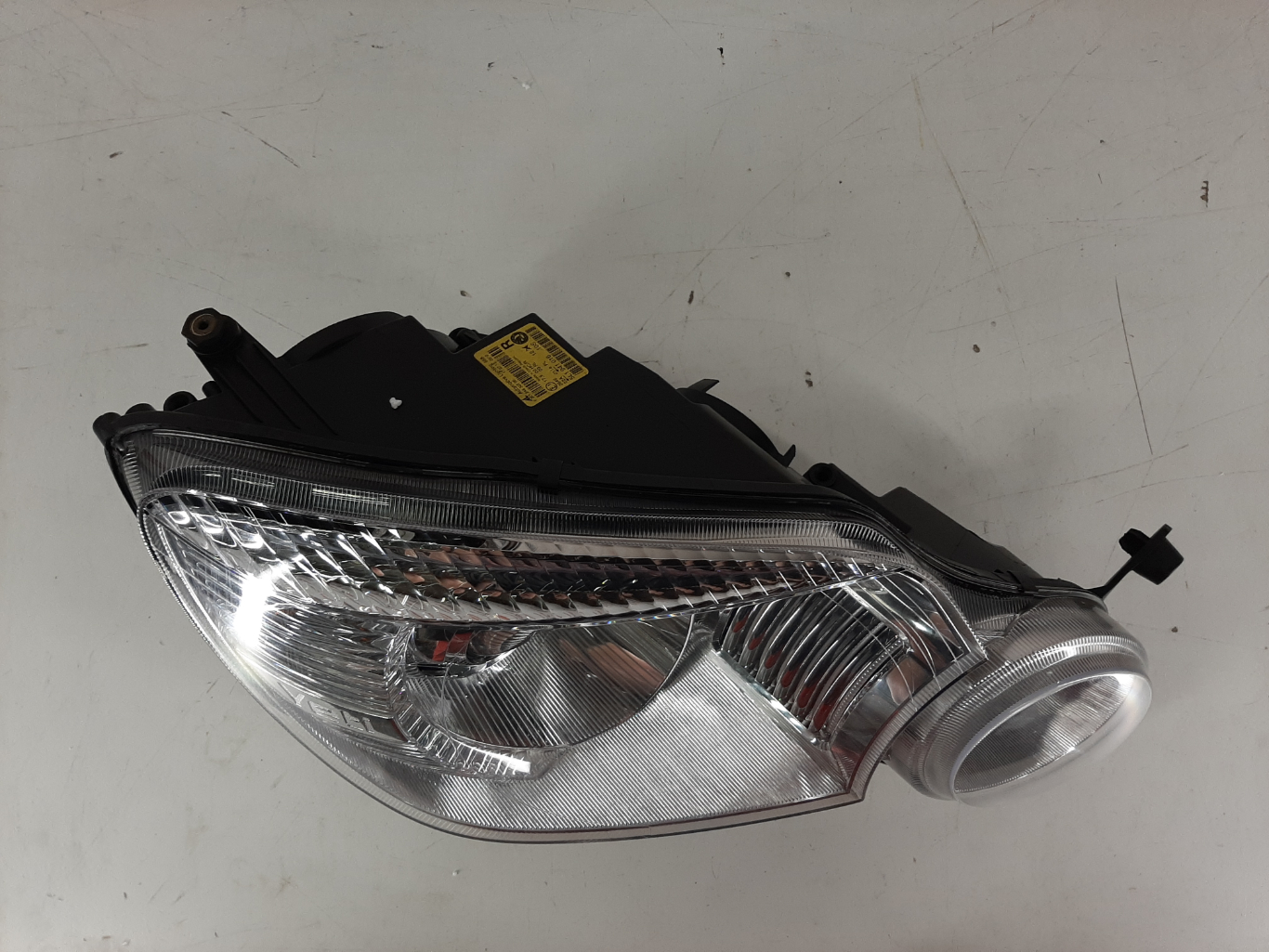Skoda Yeti 2009-2014 esituli / headlight - pilt 2