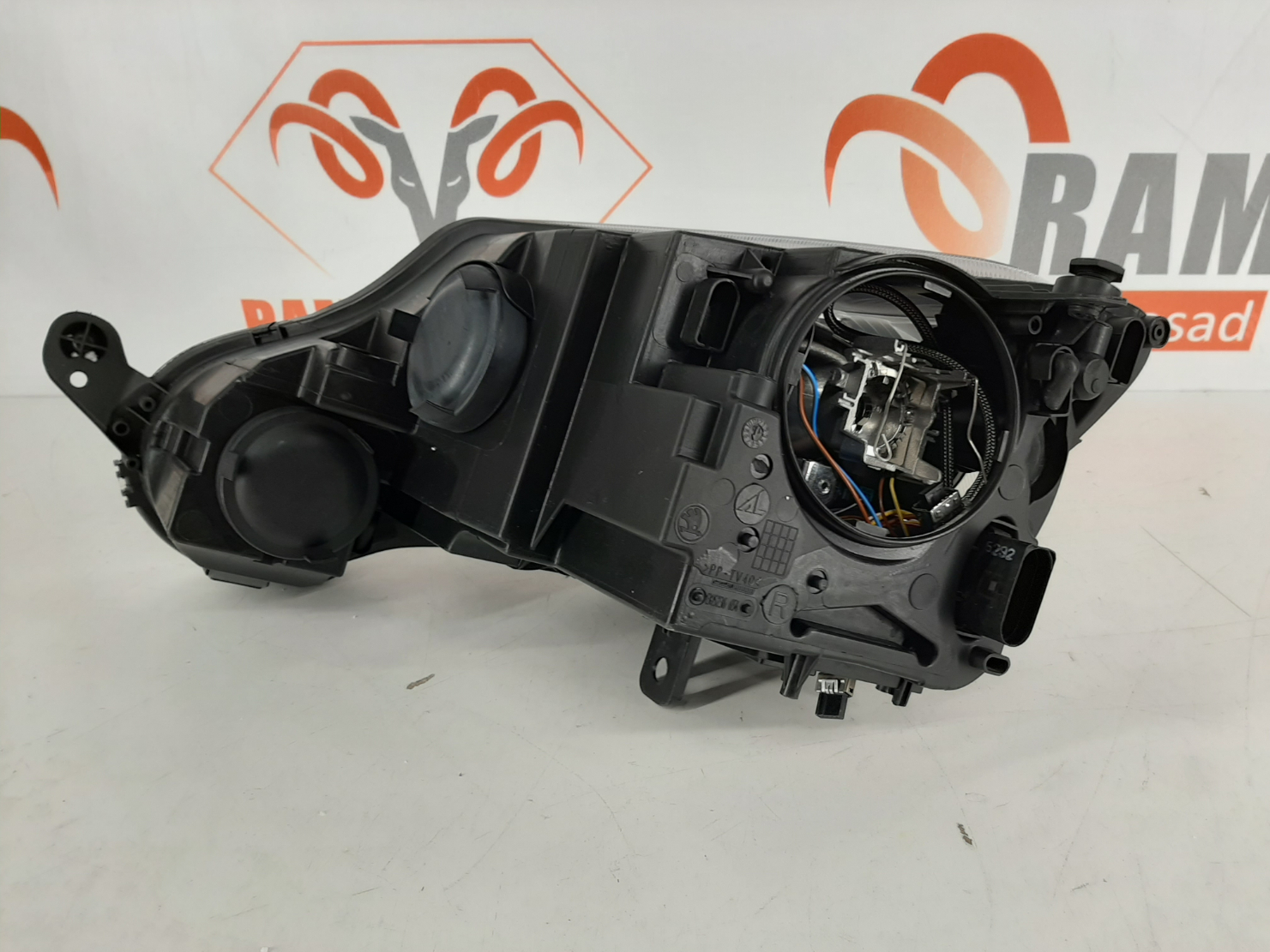 Skoda Yeti 2009-2014 esituli / headlight - pilt 3