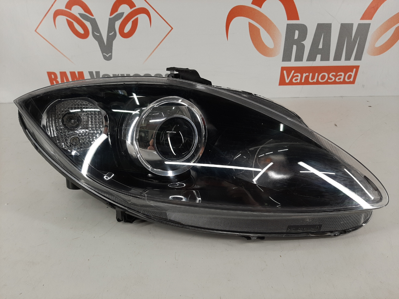 Seat Leon 2005-2012 esituli / headlight