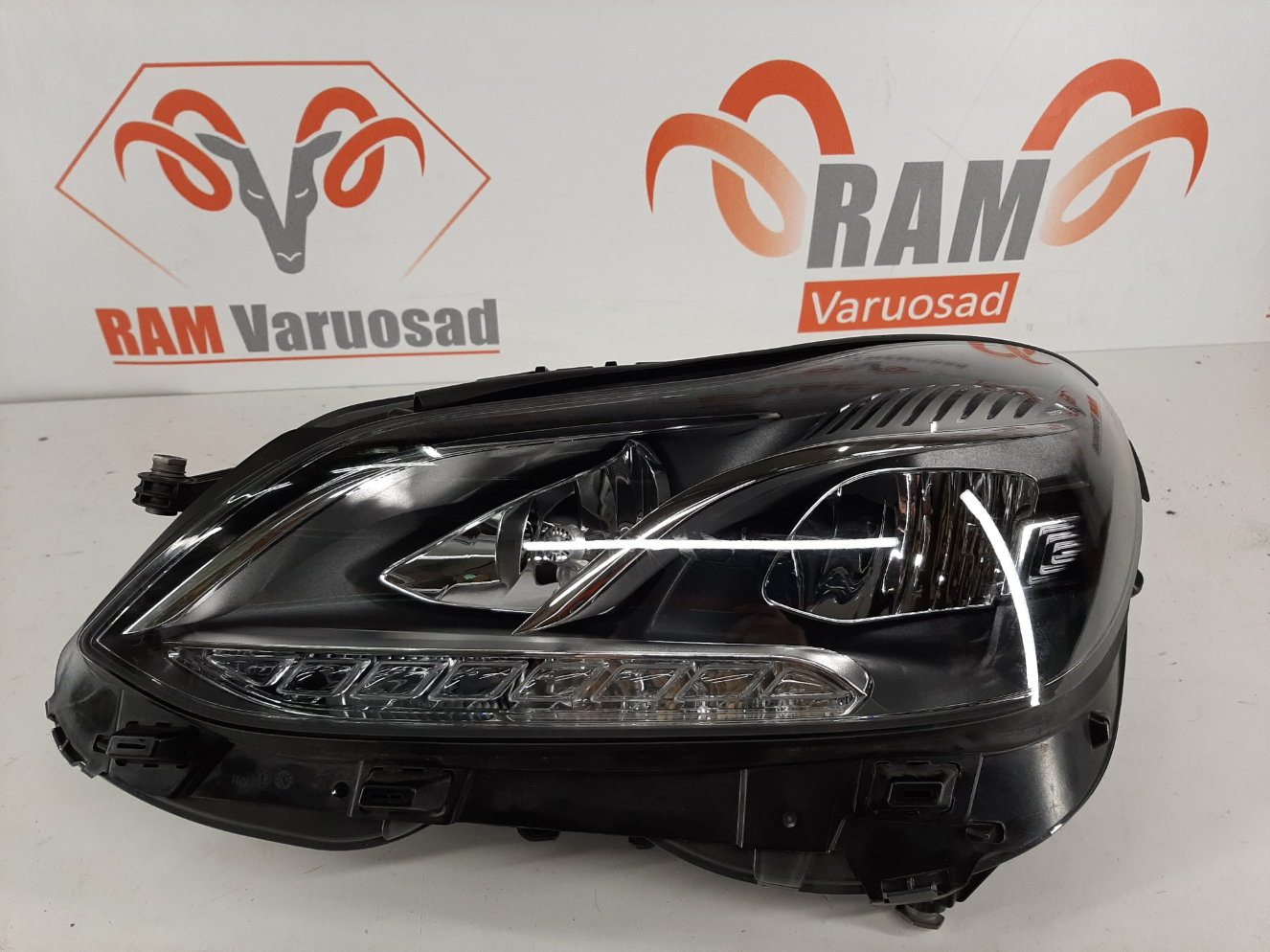 Mercedes E-class W212 2013–2016 esituli / headlight