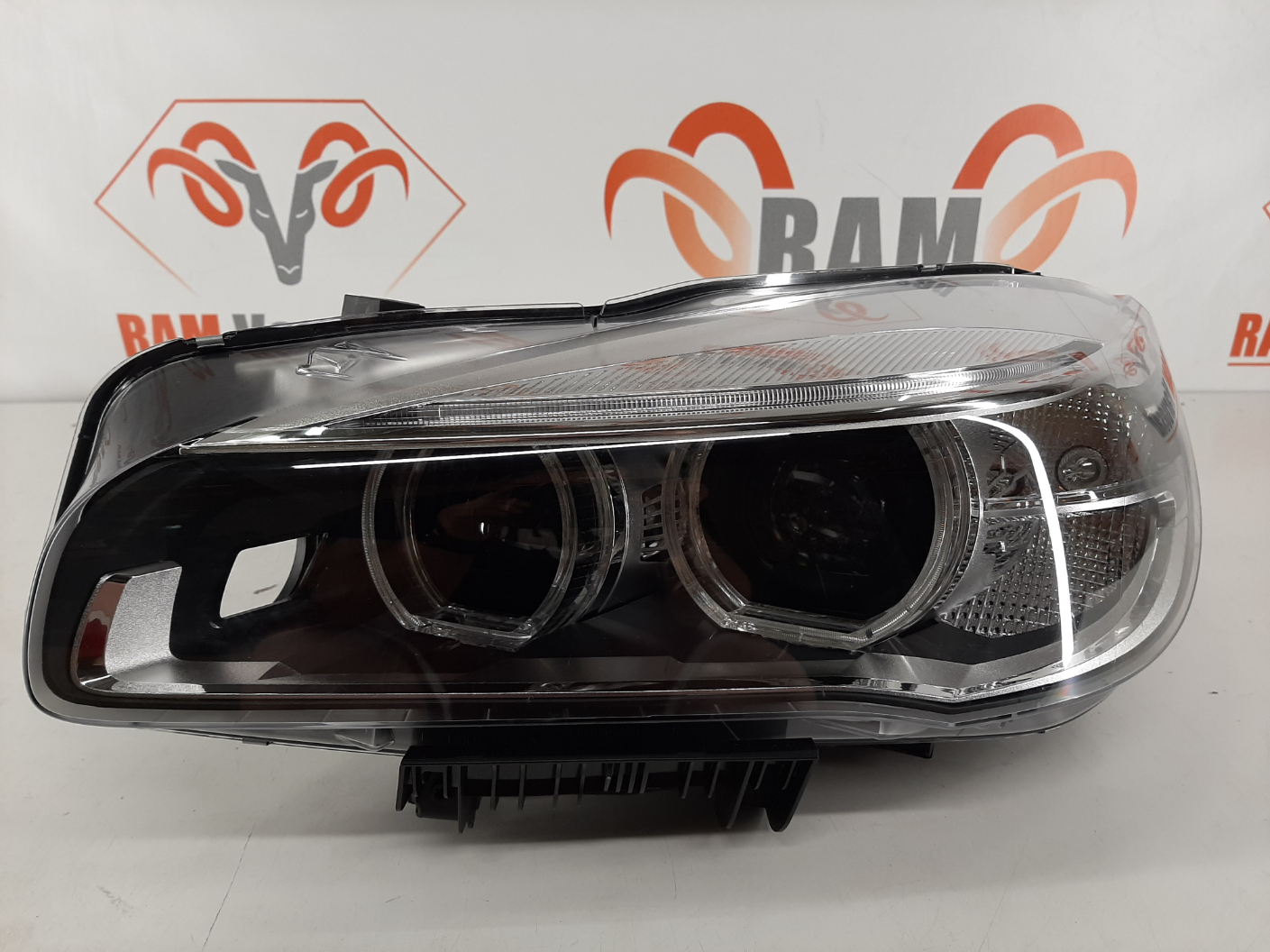 BMW 2 Series F45 2014- esituli / headlight