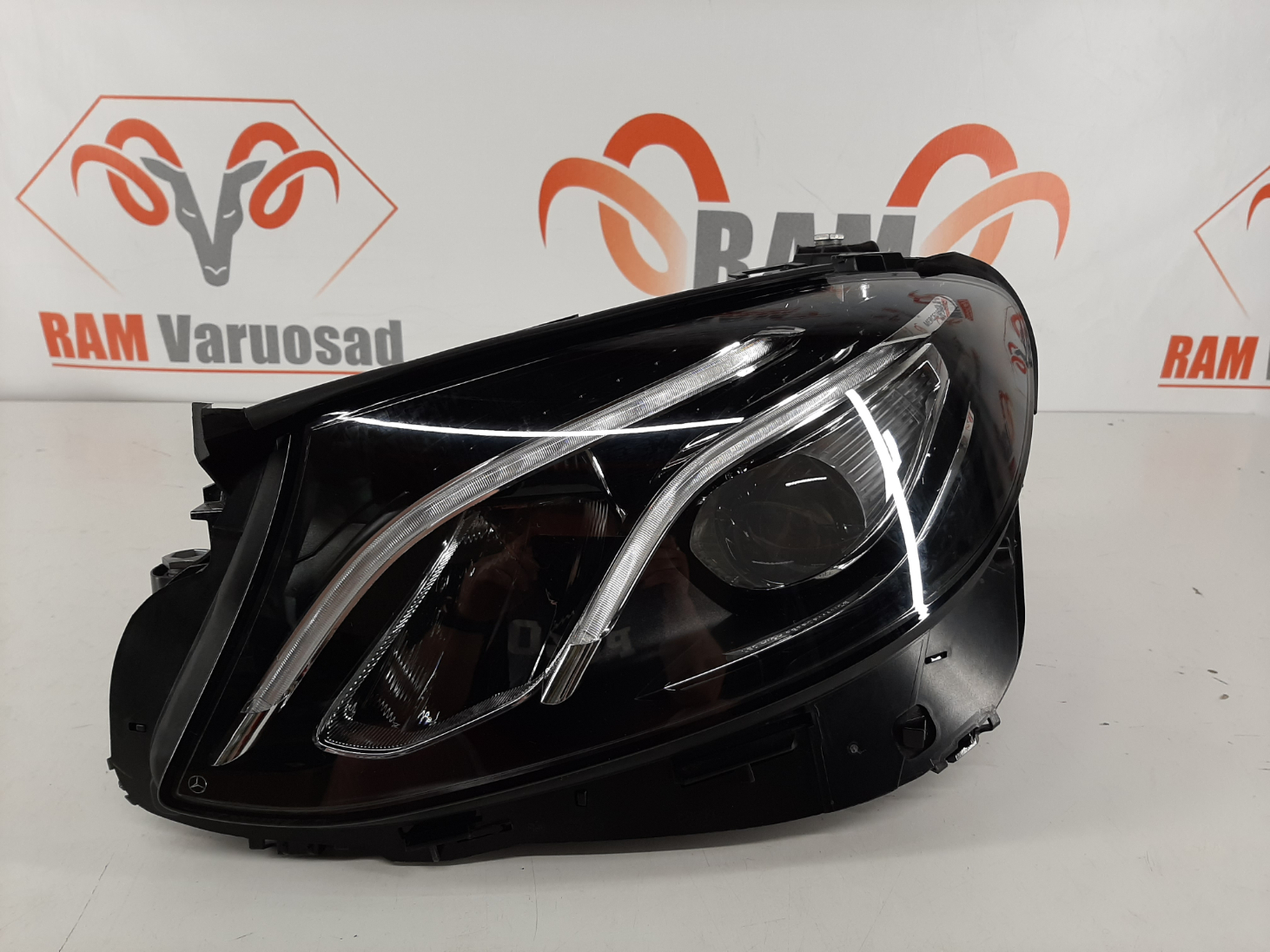 Mercedes E-Class W213 2017- esituli / headlight
