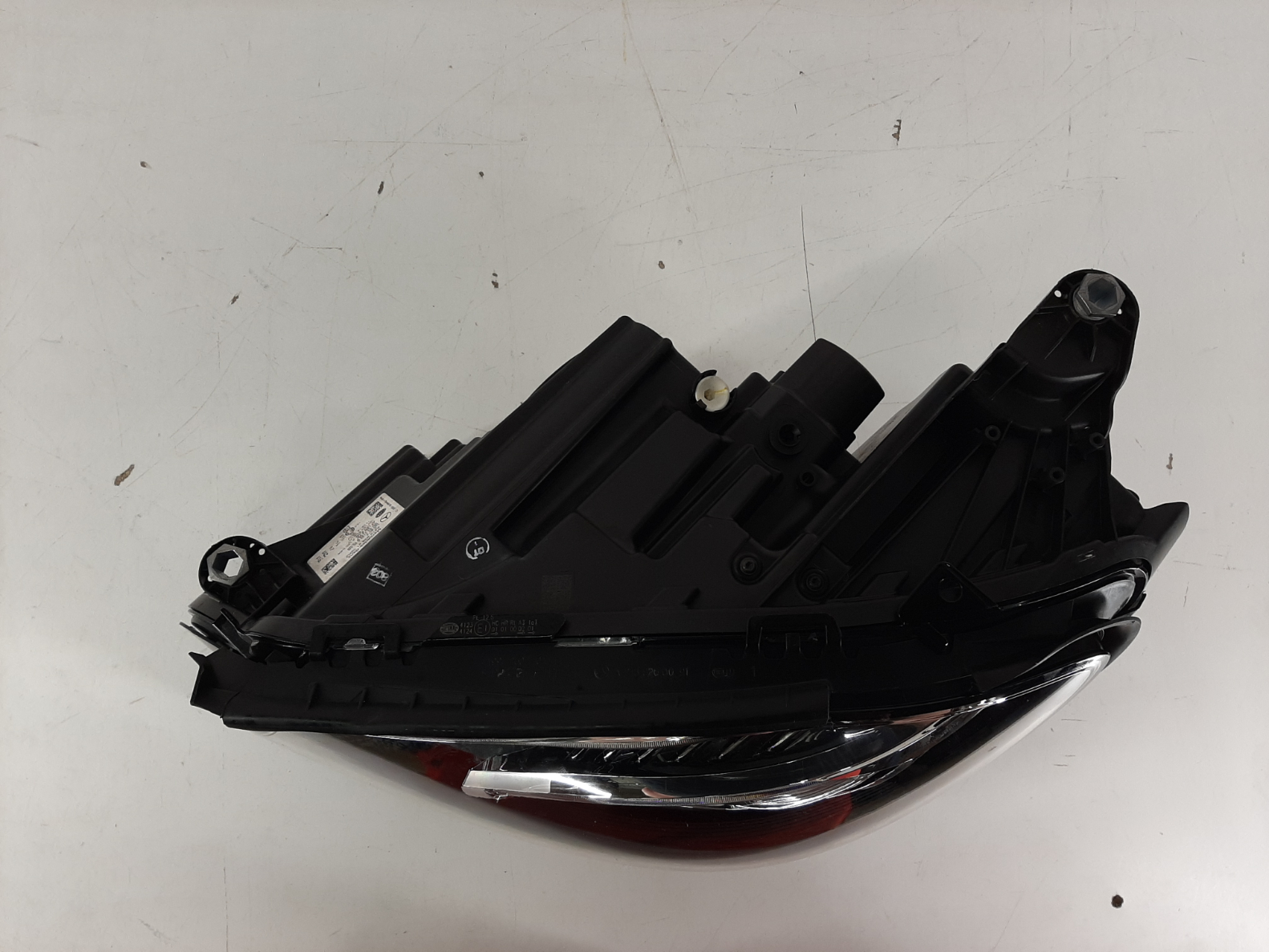 Mercedes E-Class W213 2017- esituli / headlight - pilt 2