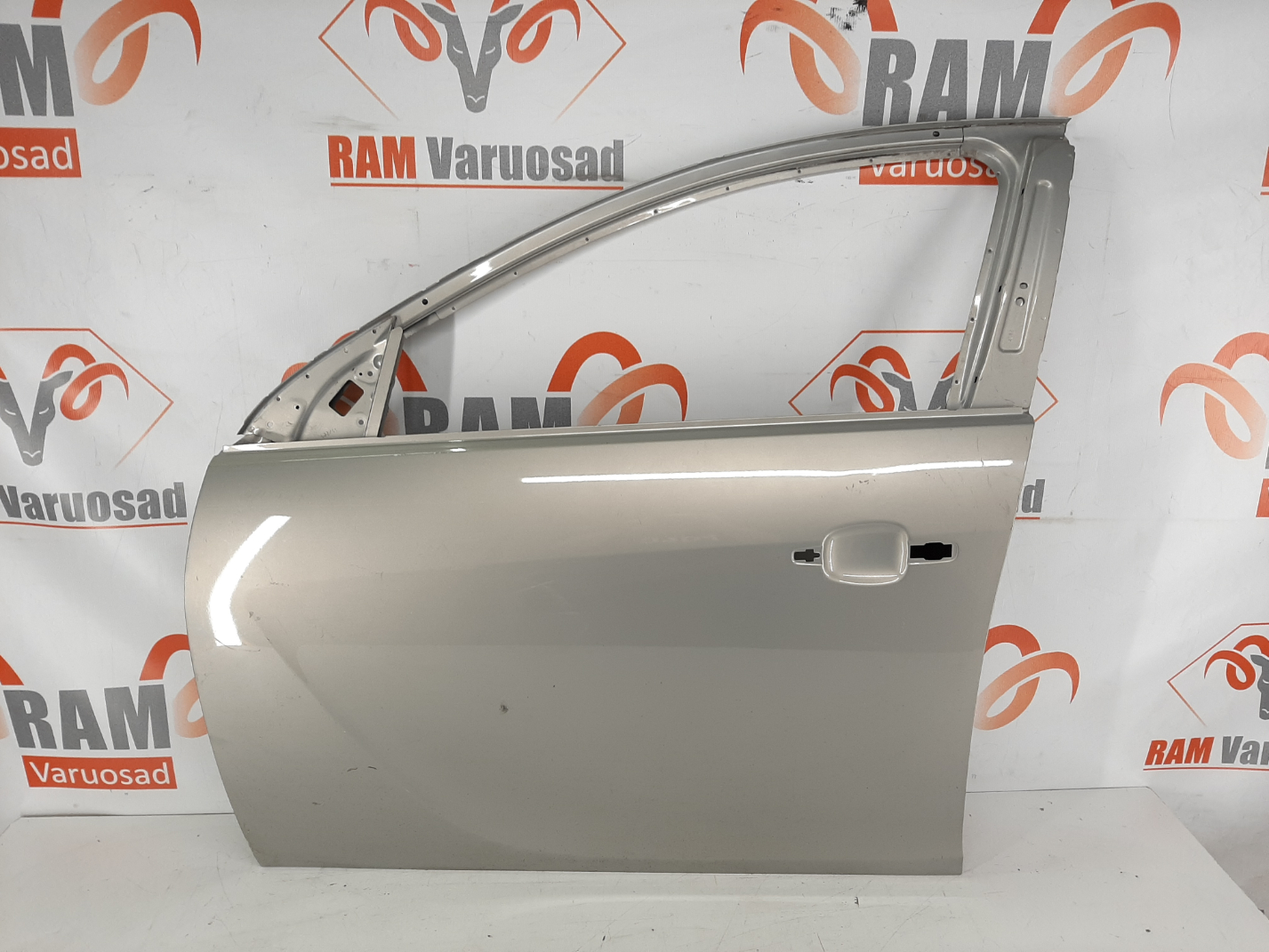 Opel Insignia 2008-2013 esiuks / front doors