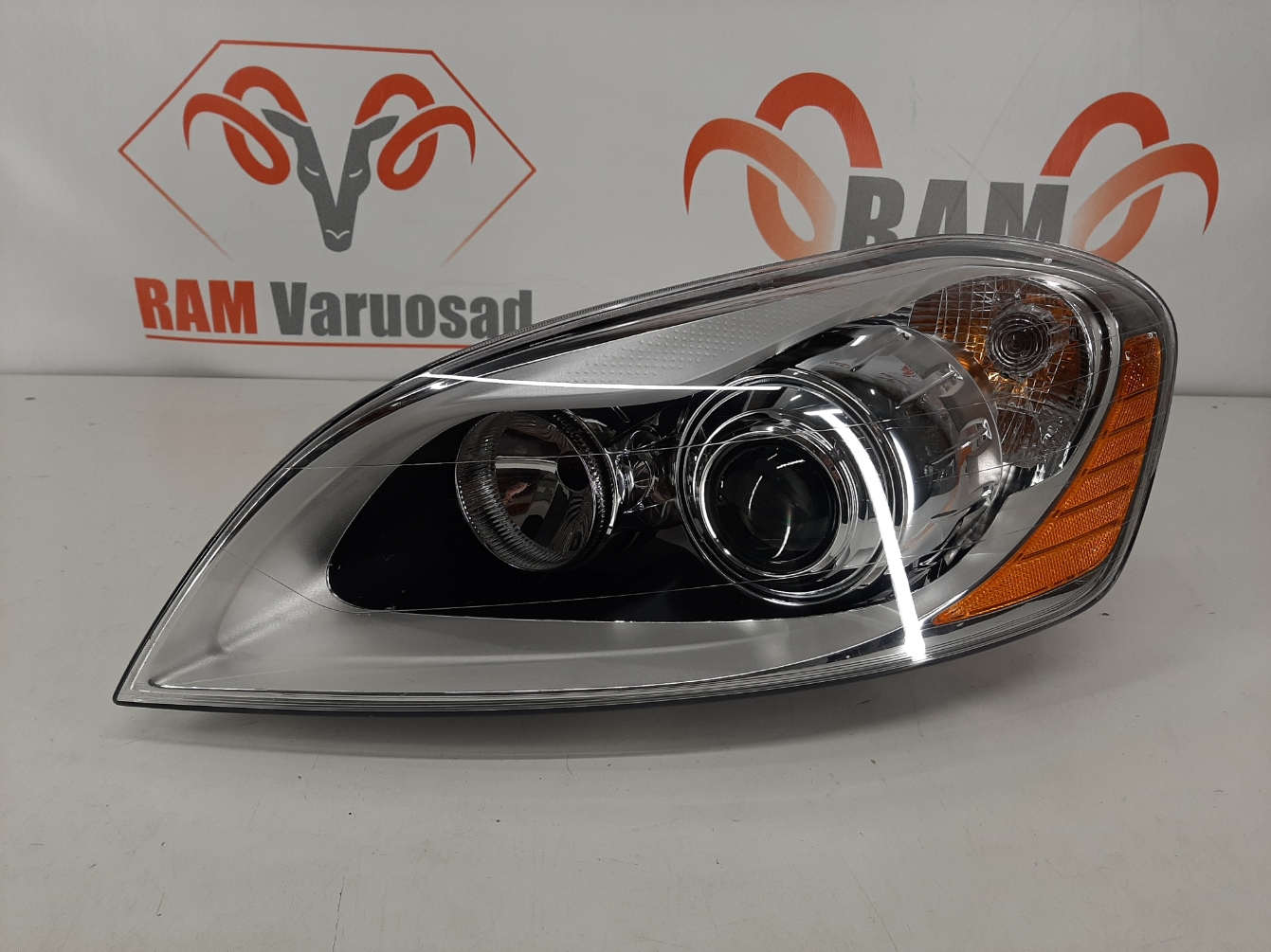 Volvo XC60 2008-2013 headlight/esituli