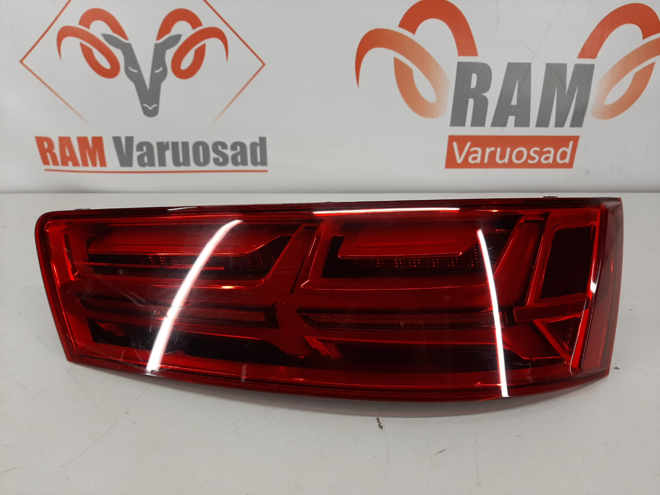Audi Q7 2015- tagatuli / rear light