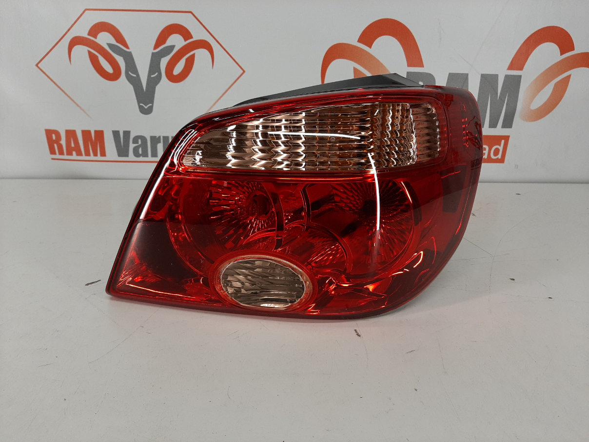 Mitsubishi Outlander 2003-2006 tagatuli / rear light