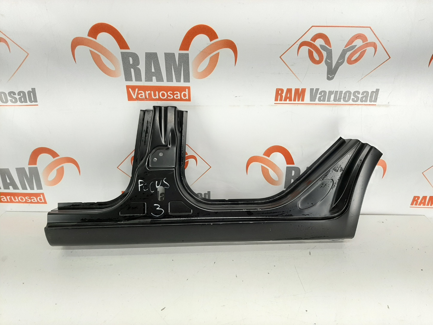Ford Focus 2011–2018 küljekarp / rocker panel