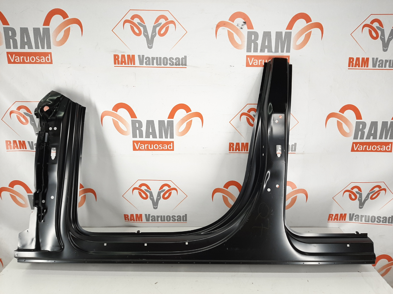 Aud Q7 2006-2015 küljekarp / rocker panel
