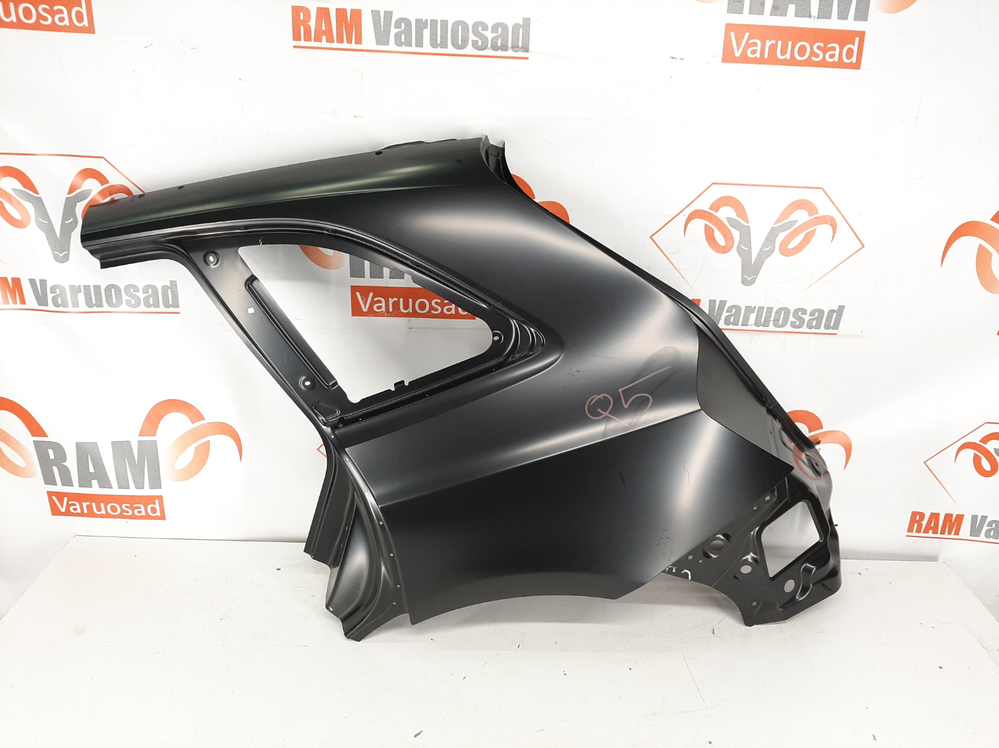 Audi Q5 tagatiib / rear fender