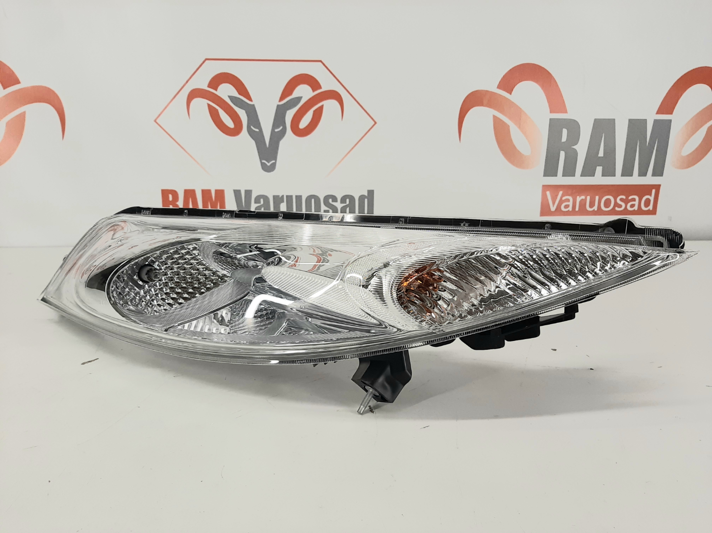 Nissan Juke 2011-2014 päevasõidutuli / day light