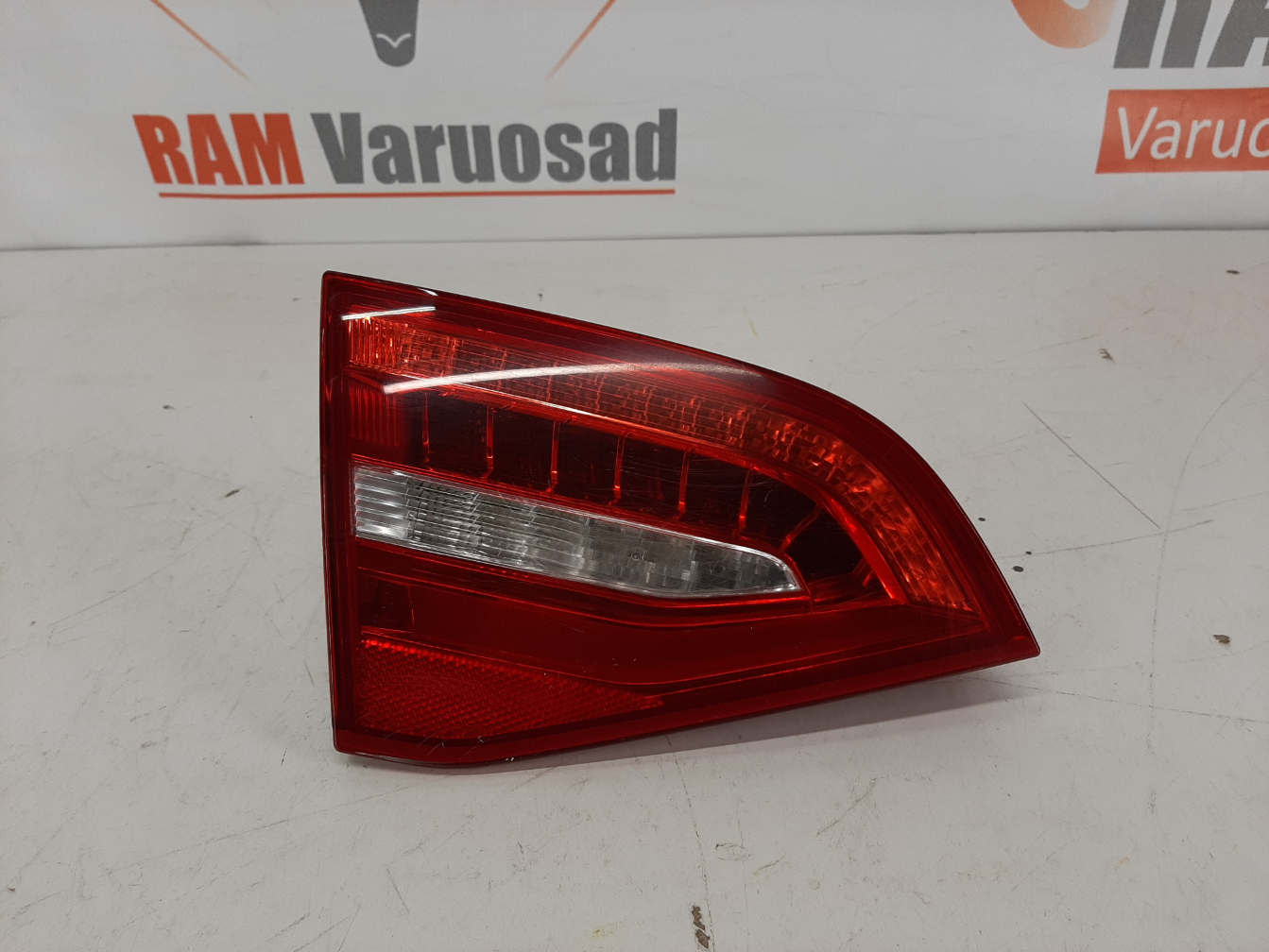 Audi A4 B8 Kombi 2012-2015 tagatuli / rear light