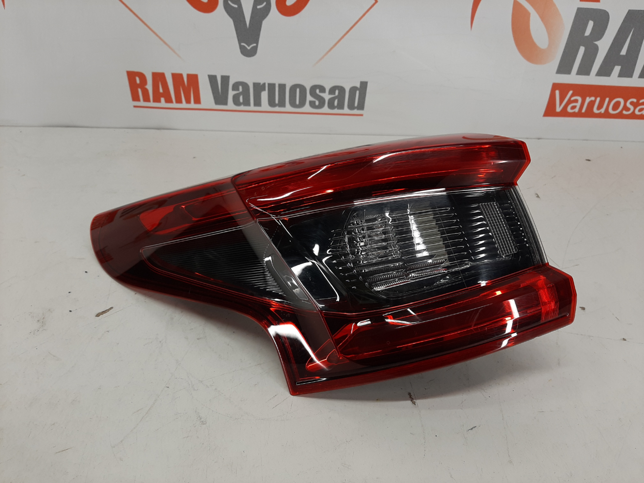 Nissan Qashqai 2017- tagatuli / rear light