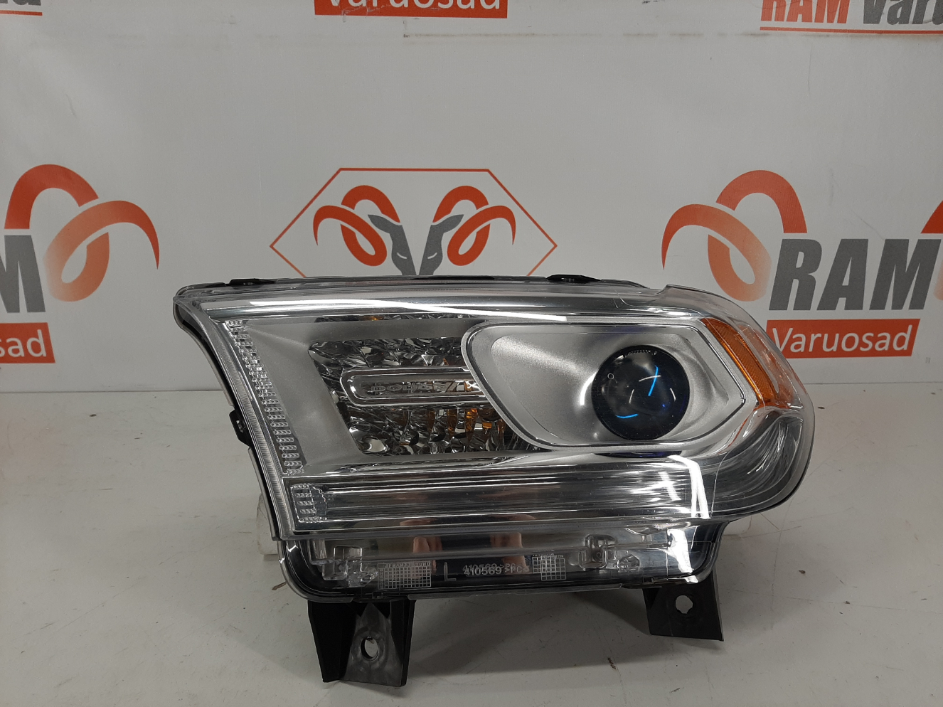 Dodge Durango esituli / headlight