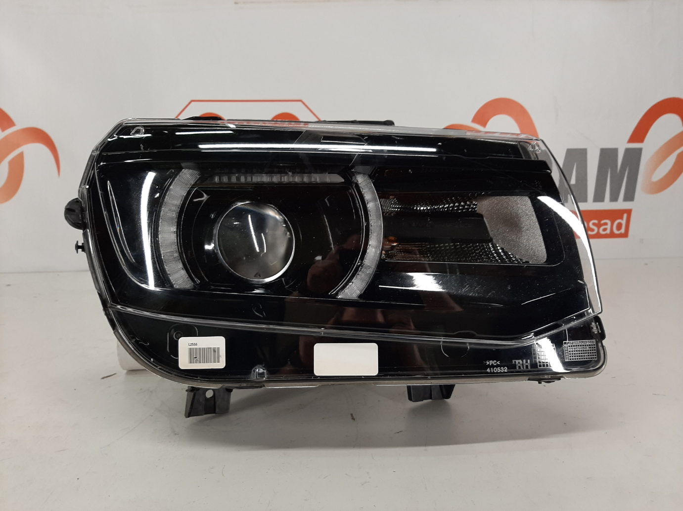 Chevrolet Camaro 2010–2015 esituli / headlight
