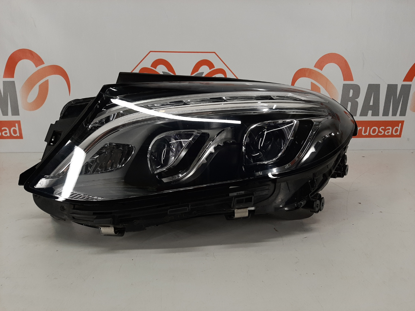 Mercedes W166 GLE 2015-2018 esituli / headlight