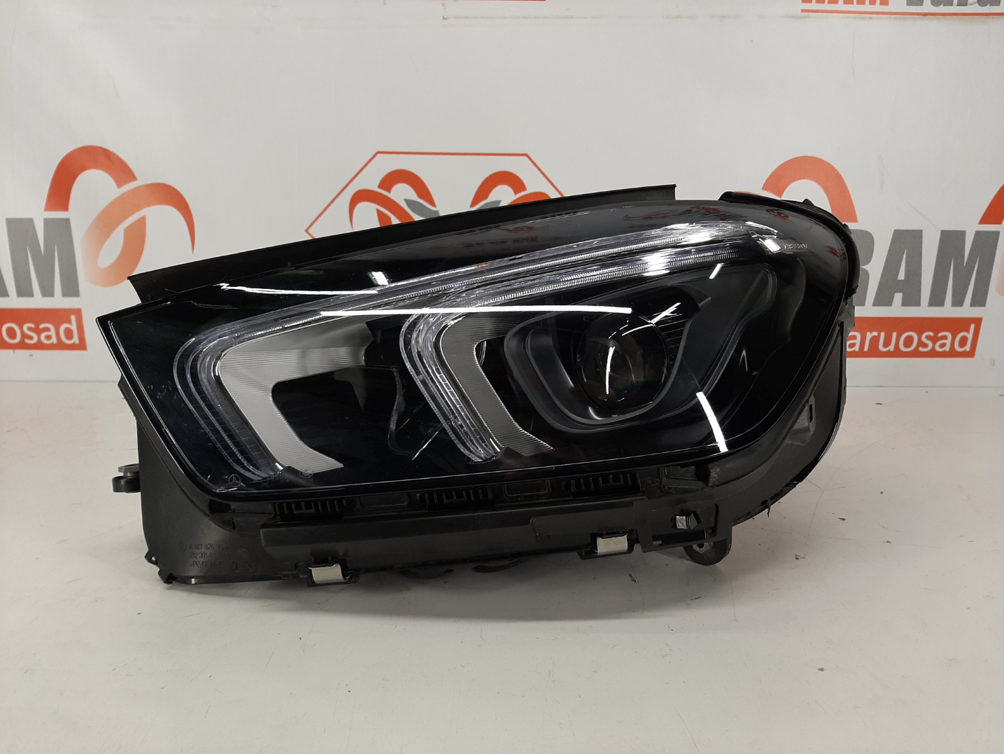 Mercedes GLE W167 esituli / headlight