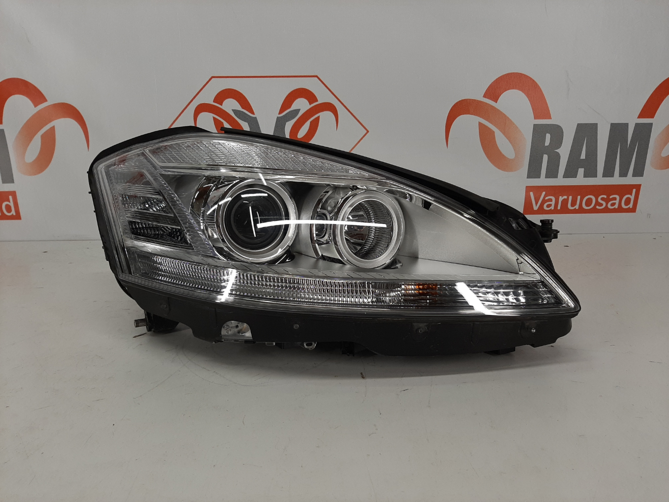 Mercedes S-class W221 2009-2013 esituli / headlight