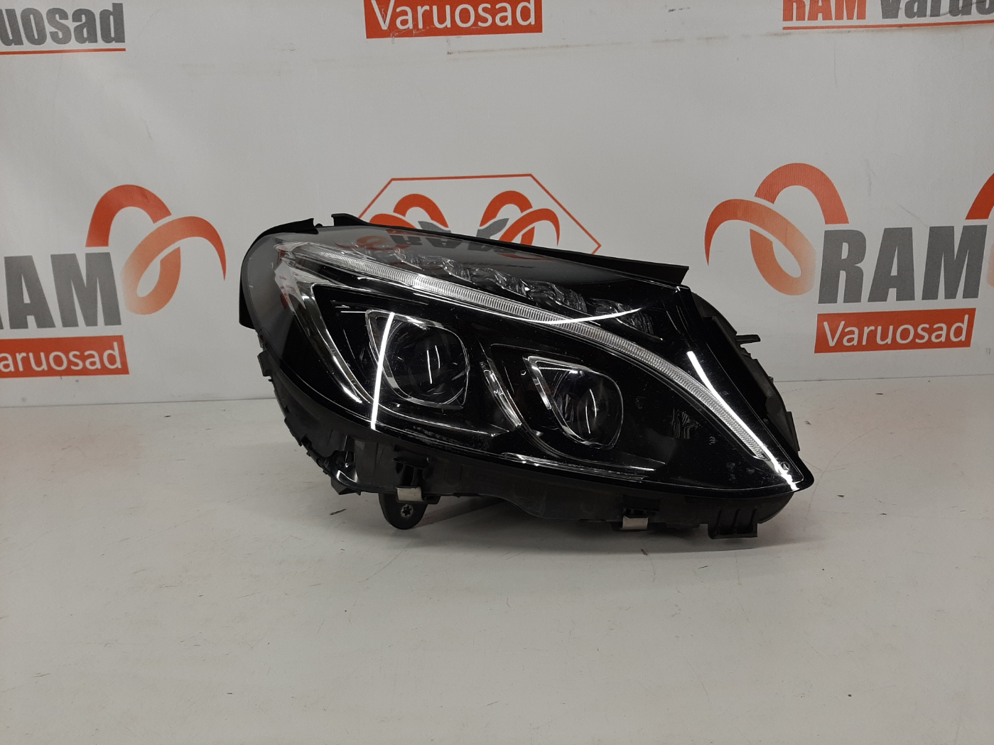 Mercedes-Benz C-Class W205 2014-2018 esituli/headlight