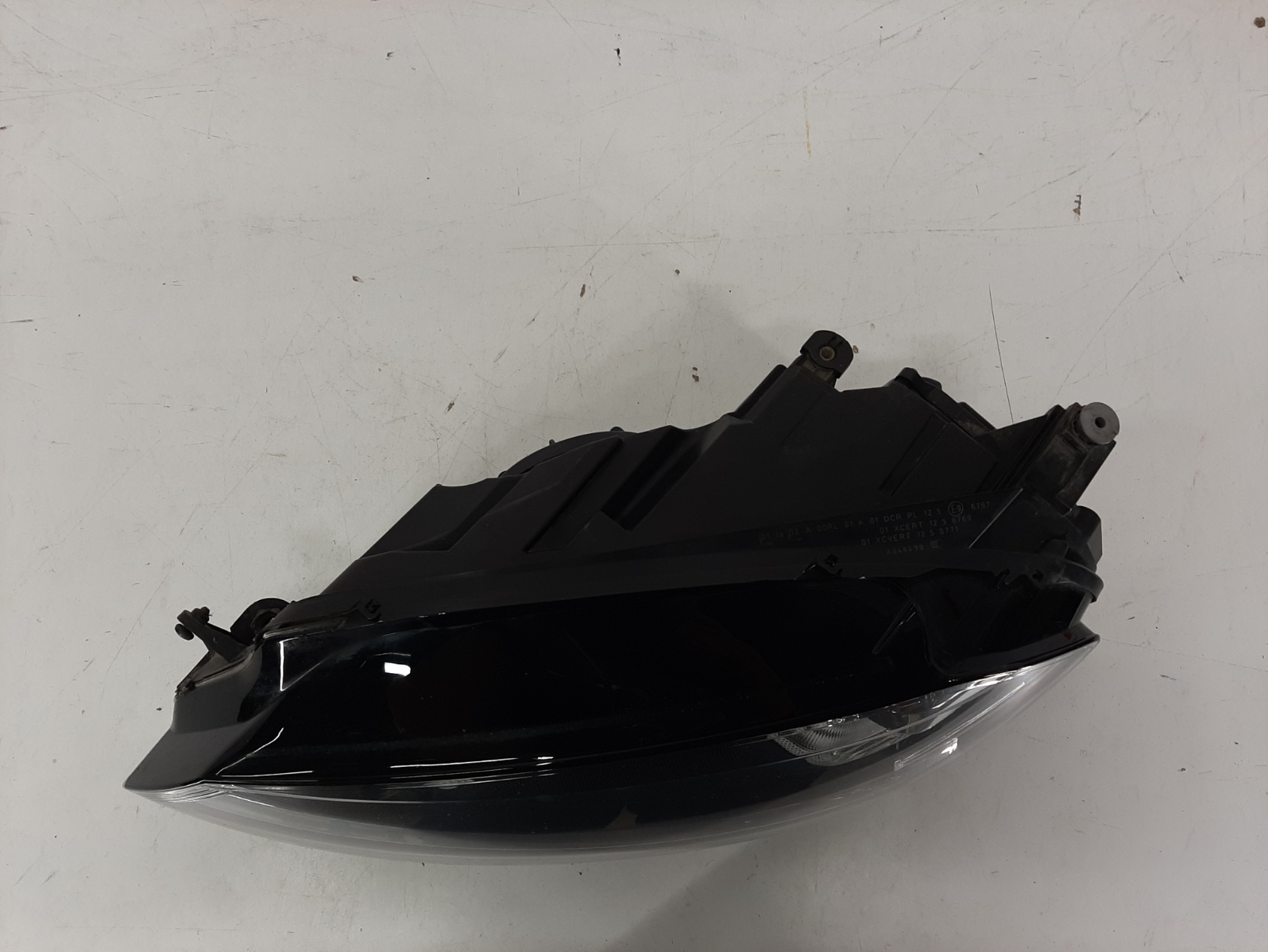 VW Golf VII 2012-2016 esituli / headlight - pilt 2