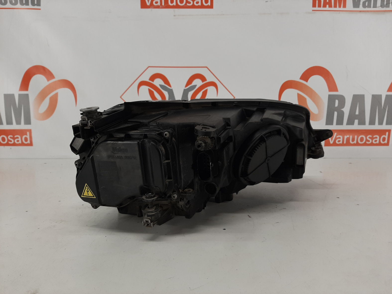 VW Golf VII 2012-2016 esituli / headlight - pilt 3