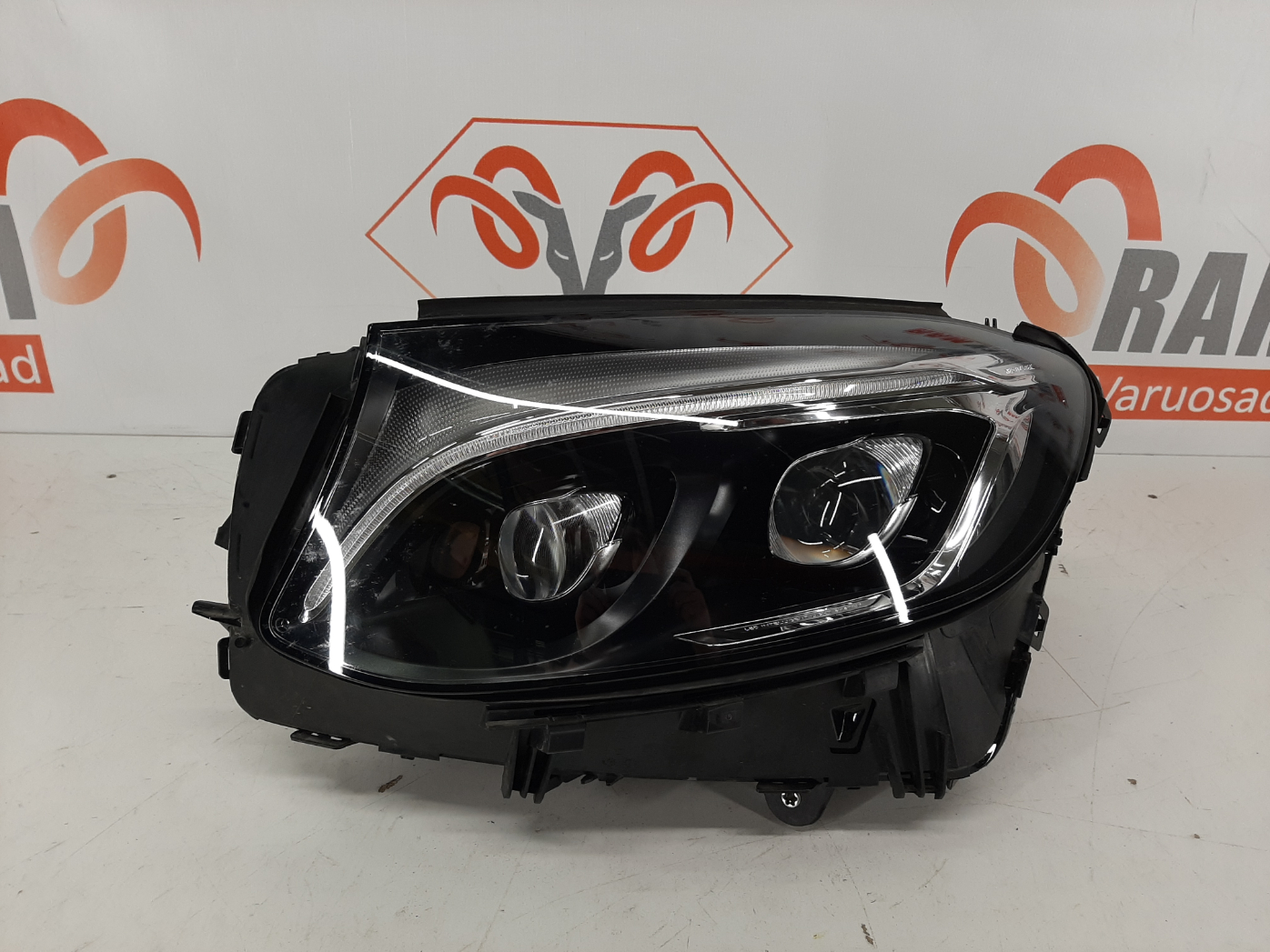 Mercedes GLC W253 2016-2020 esituli / headlight