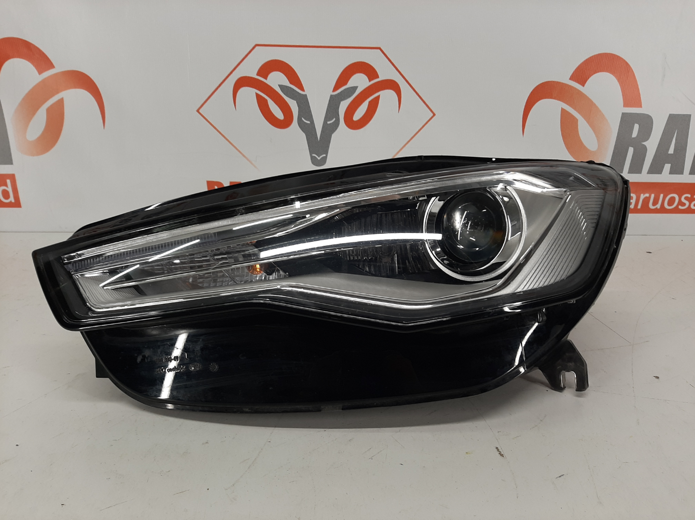 Audi A6 C7 FL 2014-2018 esituli / headlight