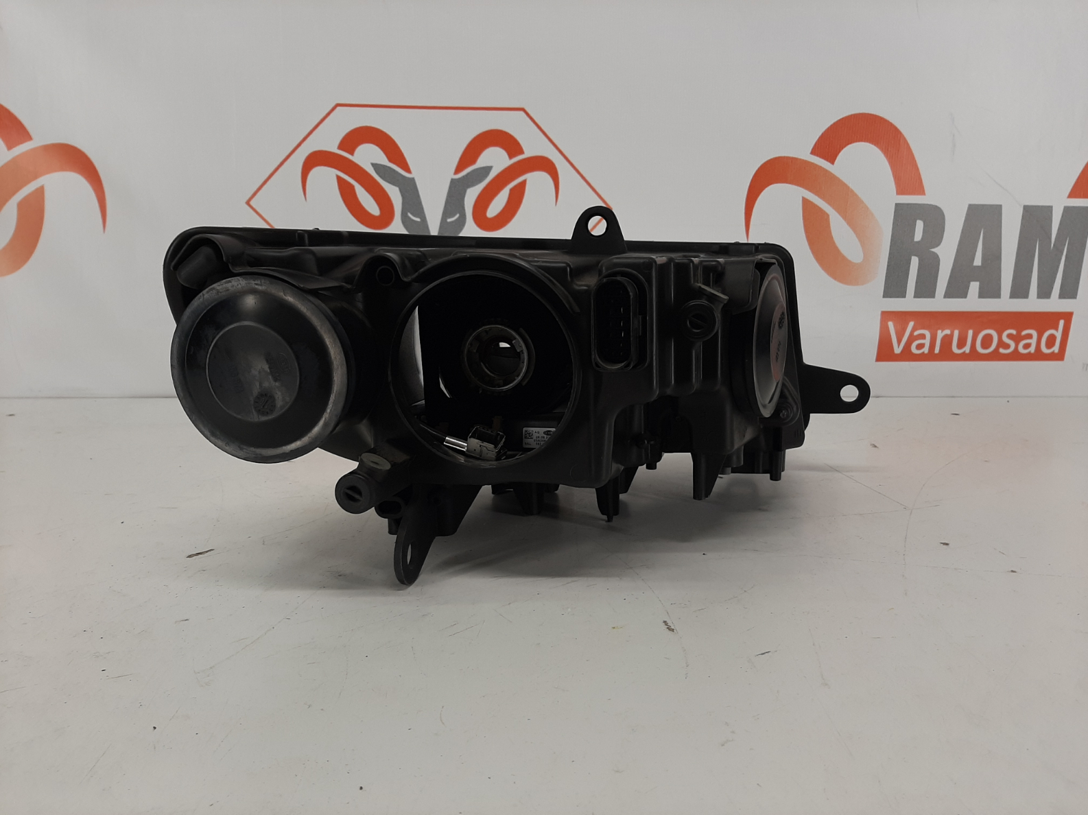 Skoda Superb 2 2008-2013 esituli / headlight - pilt 3
