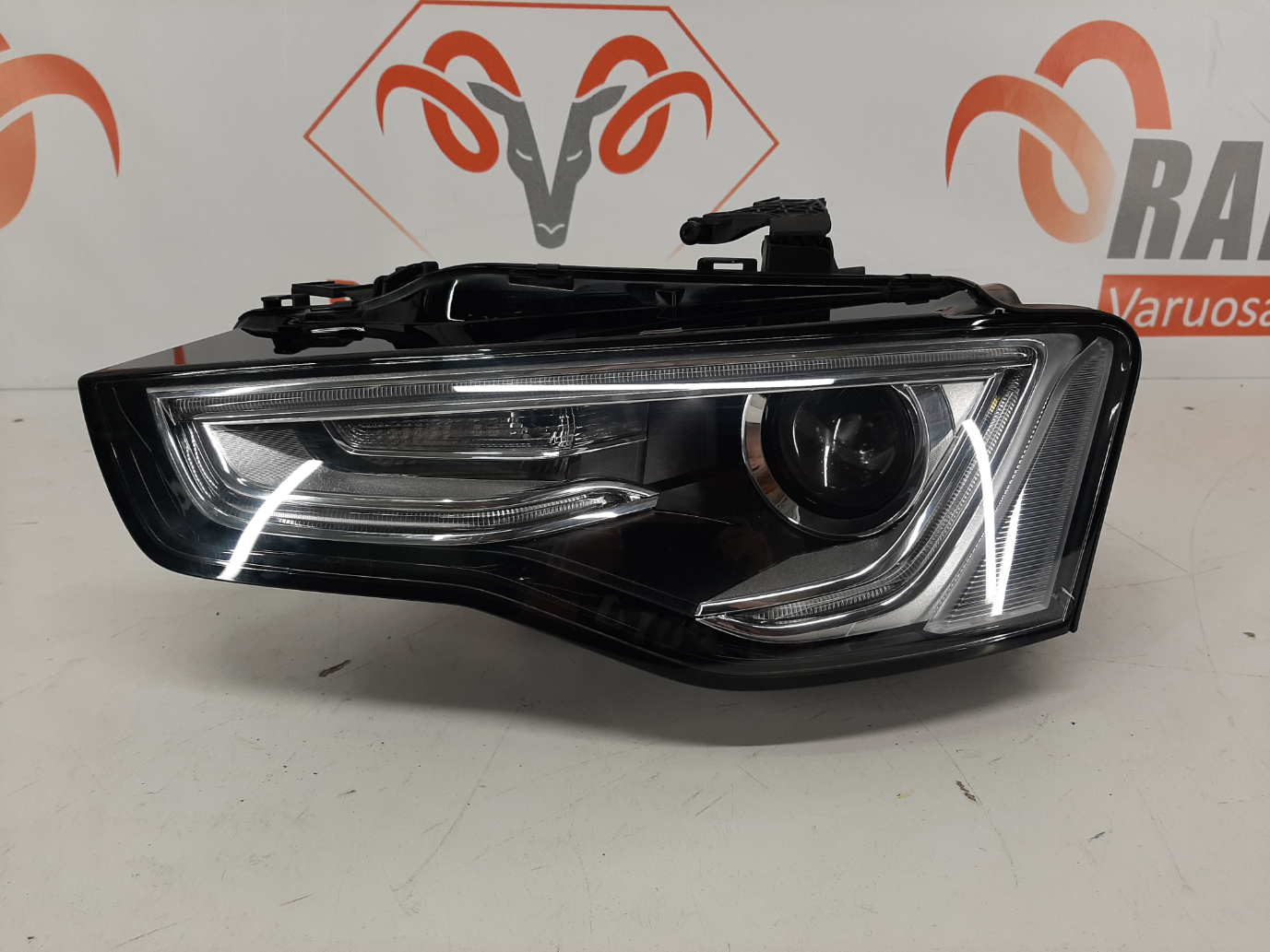 Audi A5 FL 2011-2016 esituli / headlight