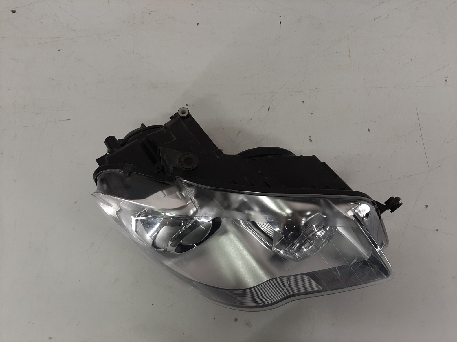 VW Touran 2006-2010 esituli / headlight - pilt 2