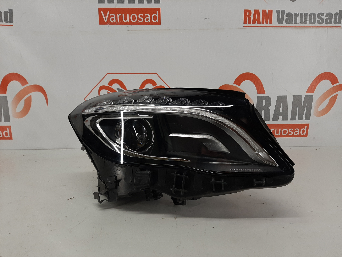 Mercedes W156 GLA 2017-2019 esituli / headlight