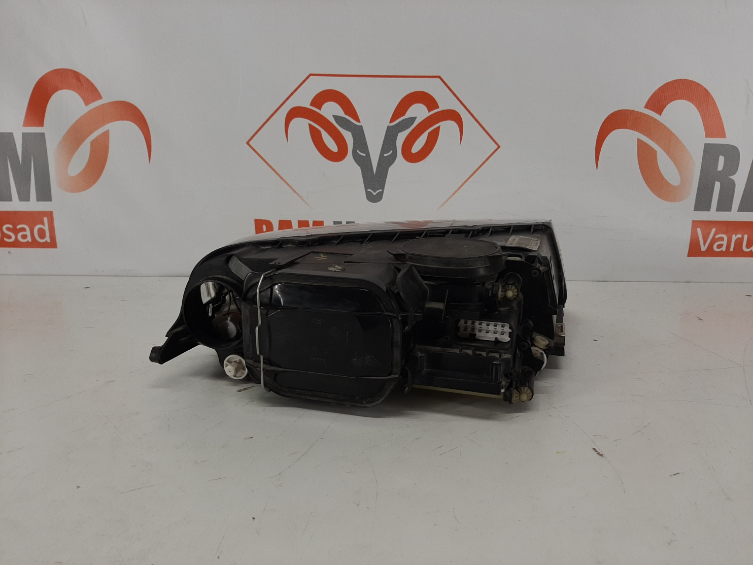 VW Touareg 2002-2006 esituli / headlight - pilt 3