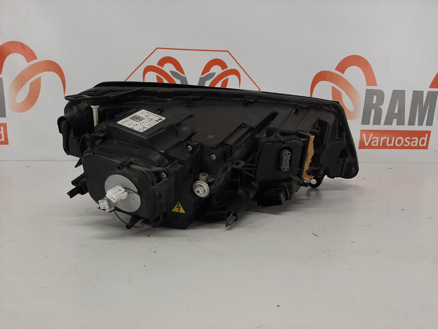 VW Touareg 2015-2018 esituli / headlight - pilt 3