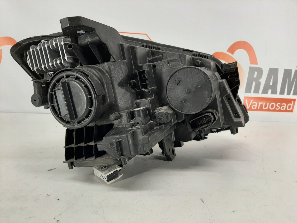 Mercedes W156 GLA 2017-2019 esituli / headlight - pilt 2