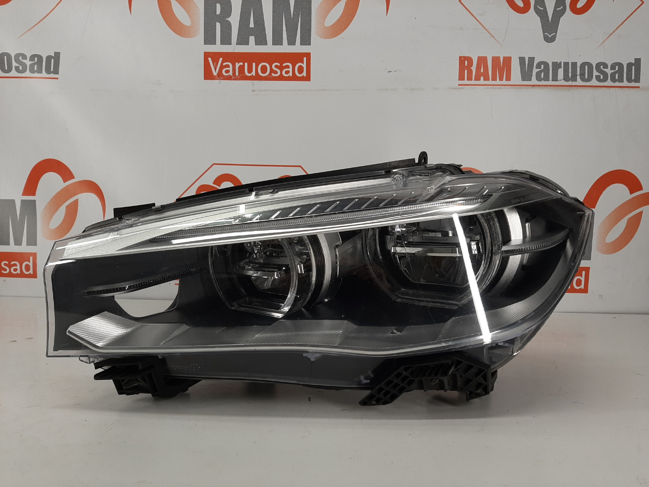BMW X5 F15 F16 esituli / headlight