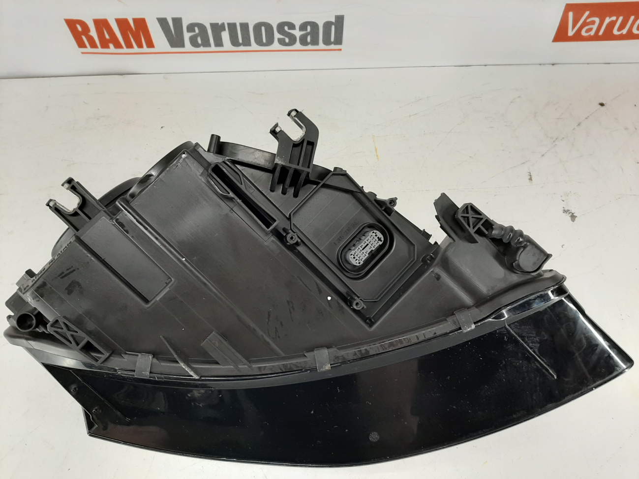 Audi A4 B8  2008-2012 esituli / headlight - pilt 4