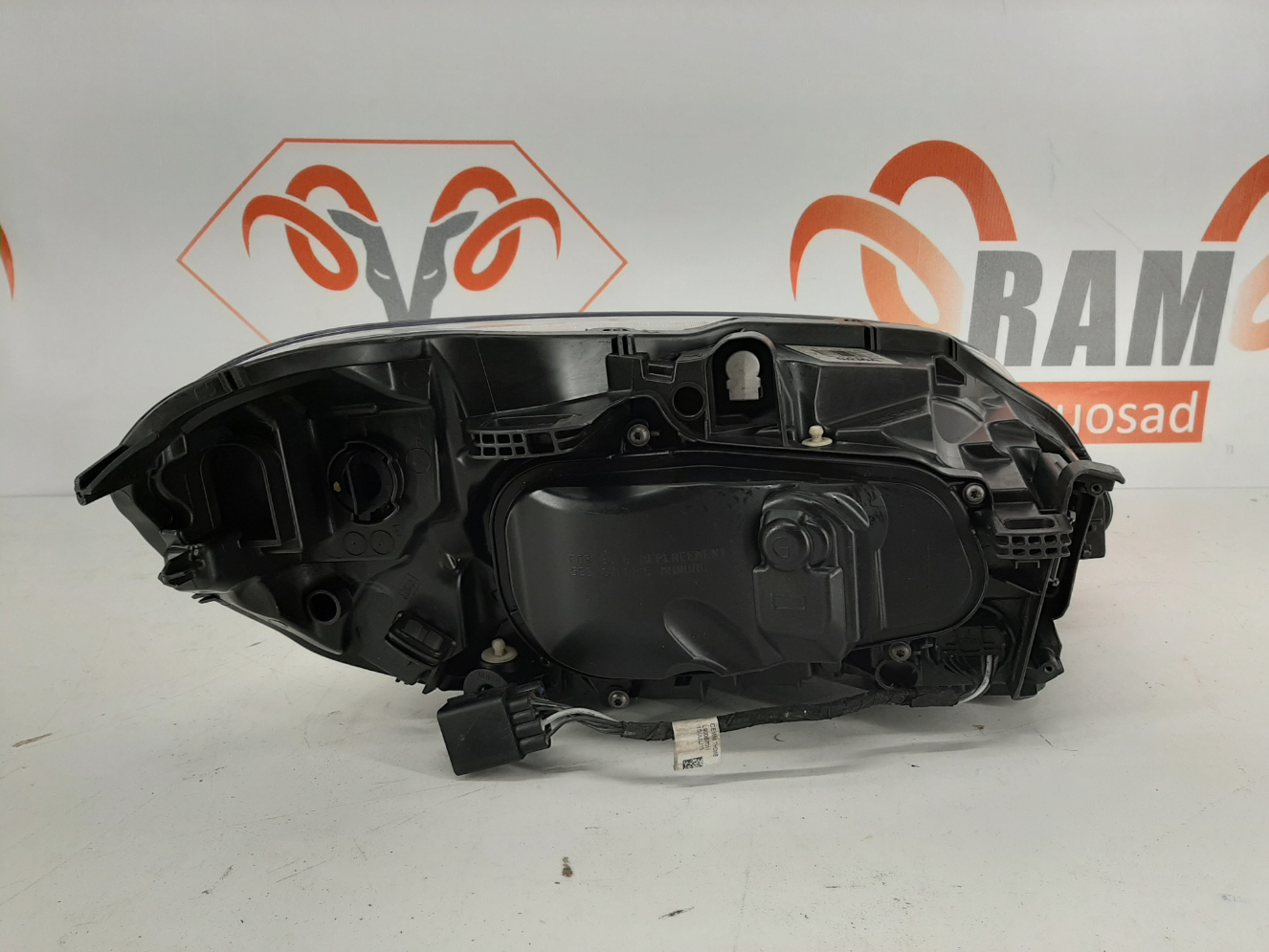 Volvo XC60 Fl 2013-2017 esituli / headlight - pilt 2